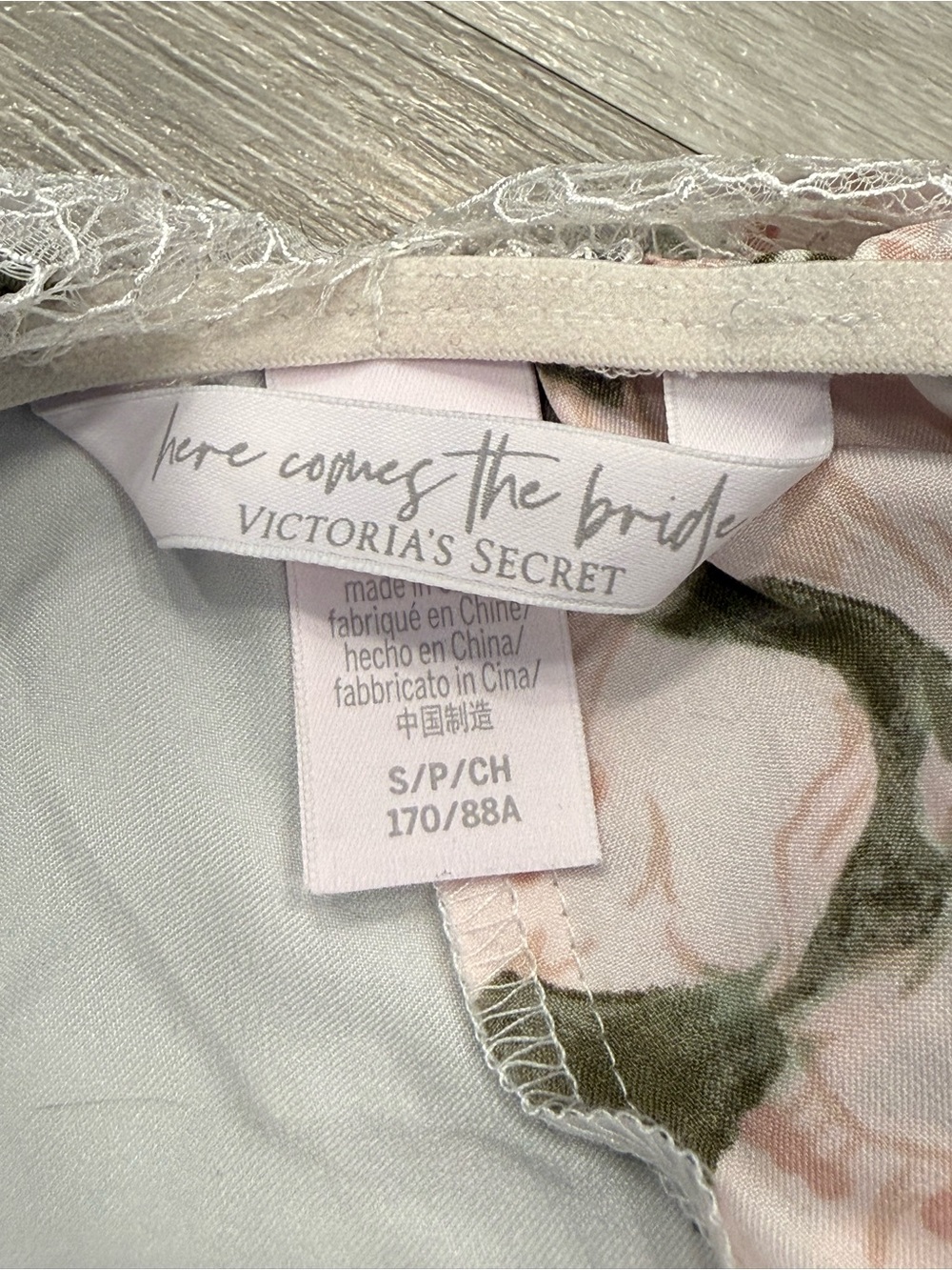 VICTORIA’S SECRET Bridal Collection Floral Lace Trim Satin Romper Size Small EUC - Picture 5 of 6